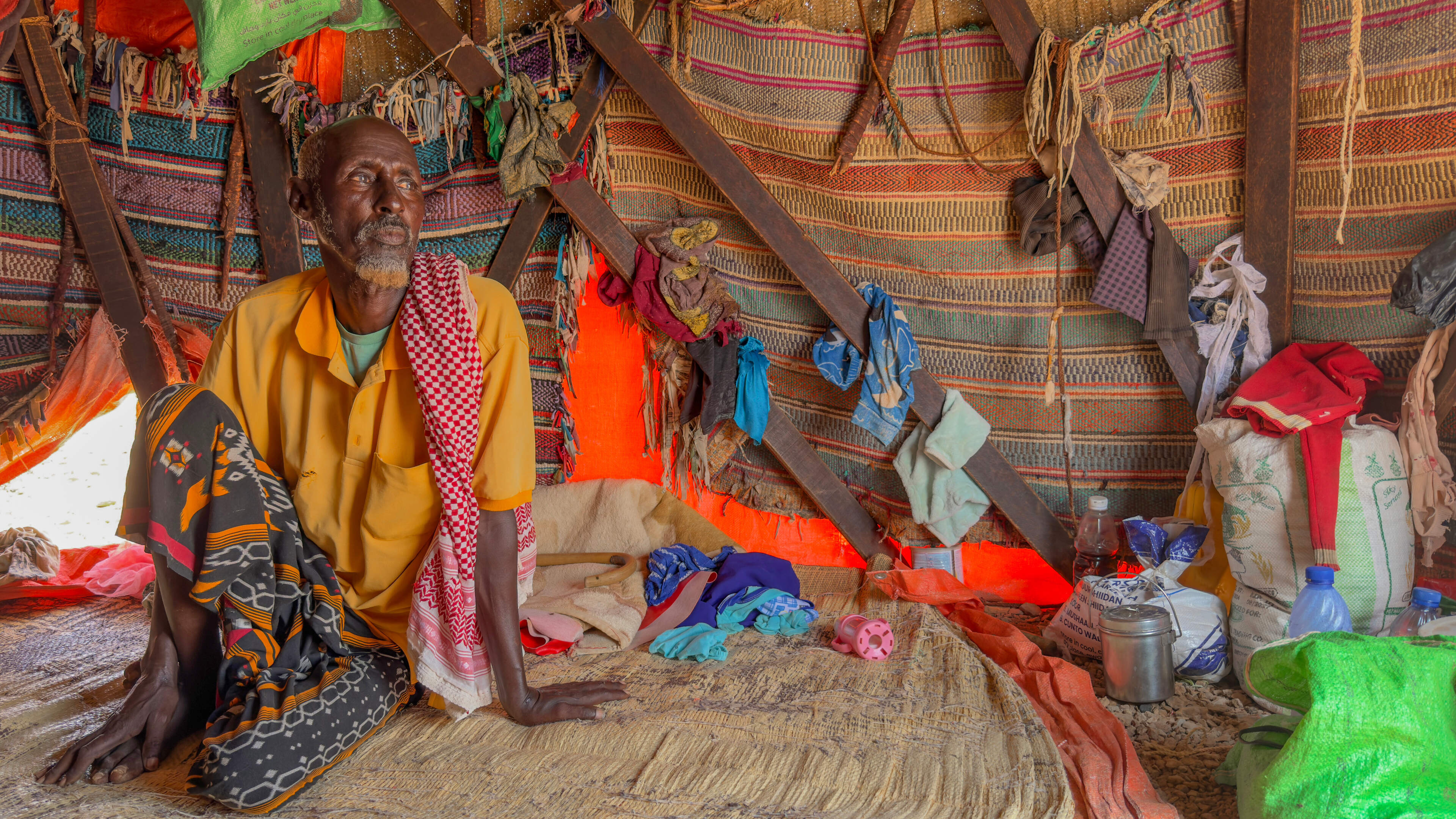 Nomaden op randje van de dood door aanhoudende droogte: ’Als de regen uitblijft, ben ik bang dat we omkomen van de honger’